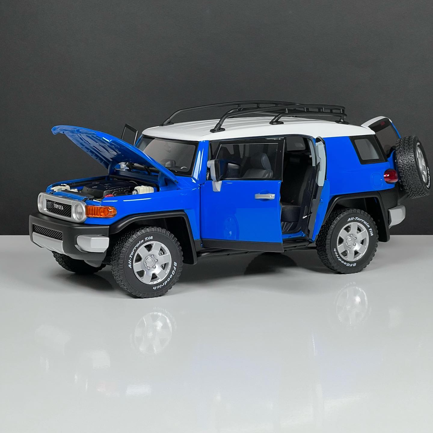 1/18 Diecast Toyota FJ Cruiser Silver by AUTOart Scale Model Car
SKU:Dturmandot_0891