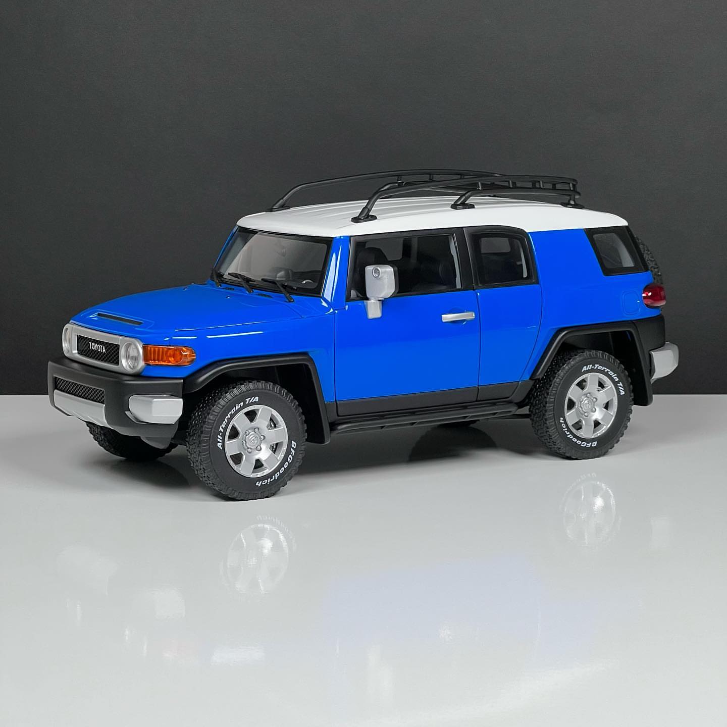1/18 Diecast Toyota FJ Cruiser Silver by AUTOart Scale Model Car
SKU:Dturmandot_0891