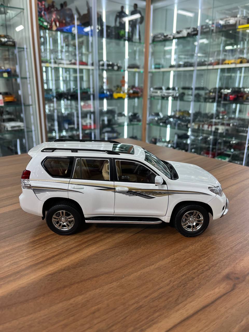 1/18 Diecast full opening Faw Toys Land Cruiser PRADO 2009 White