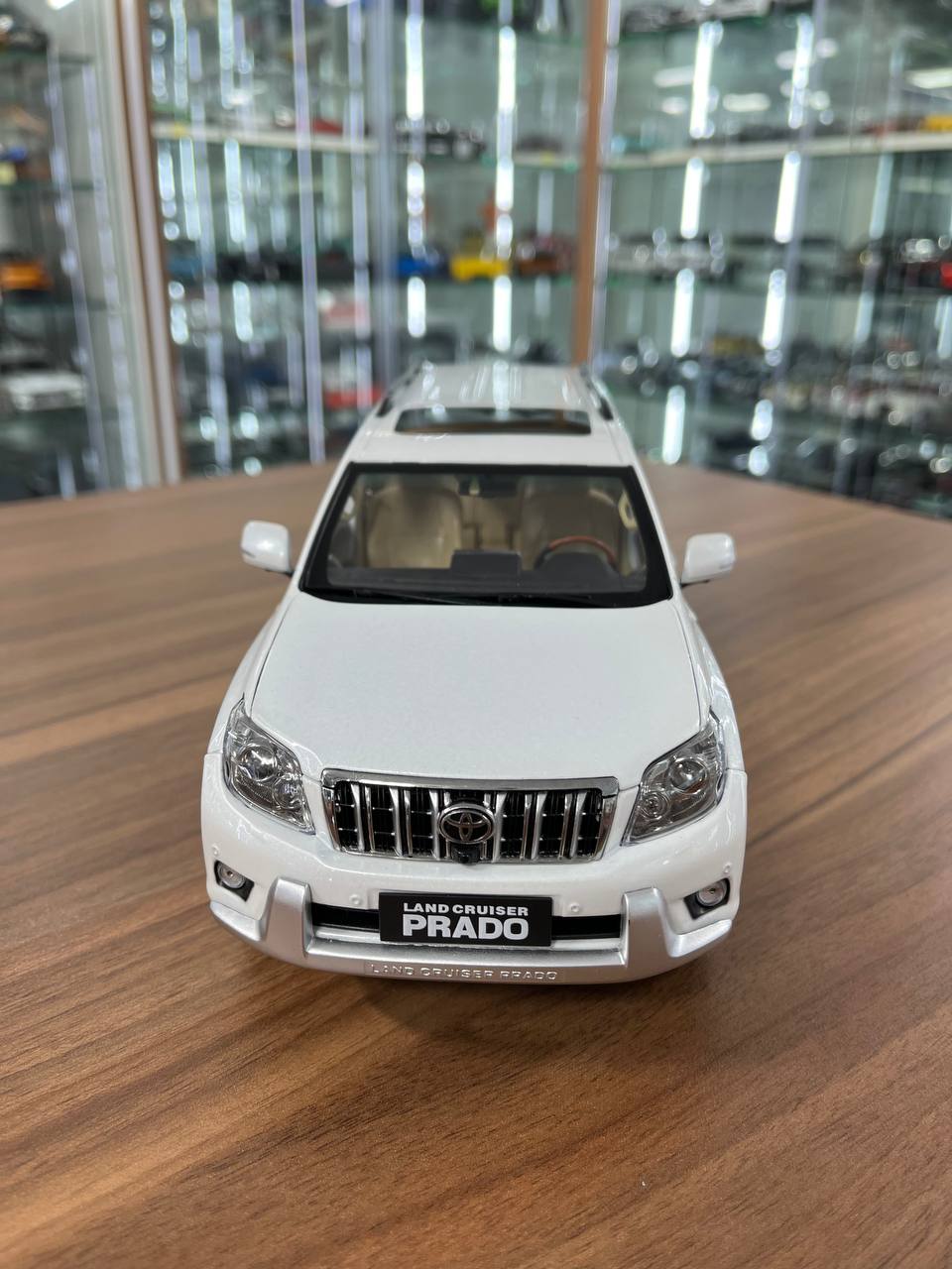 1/18 Diecast full opening Faw Toys Land Cruiser PRADO 2009 White