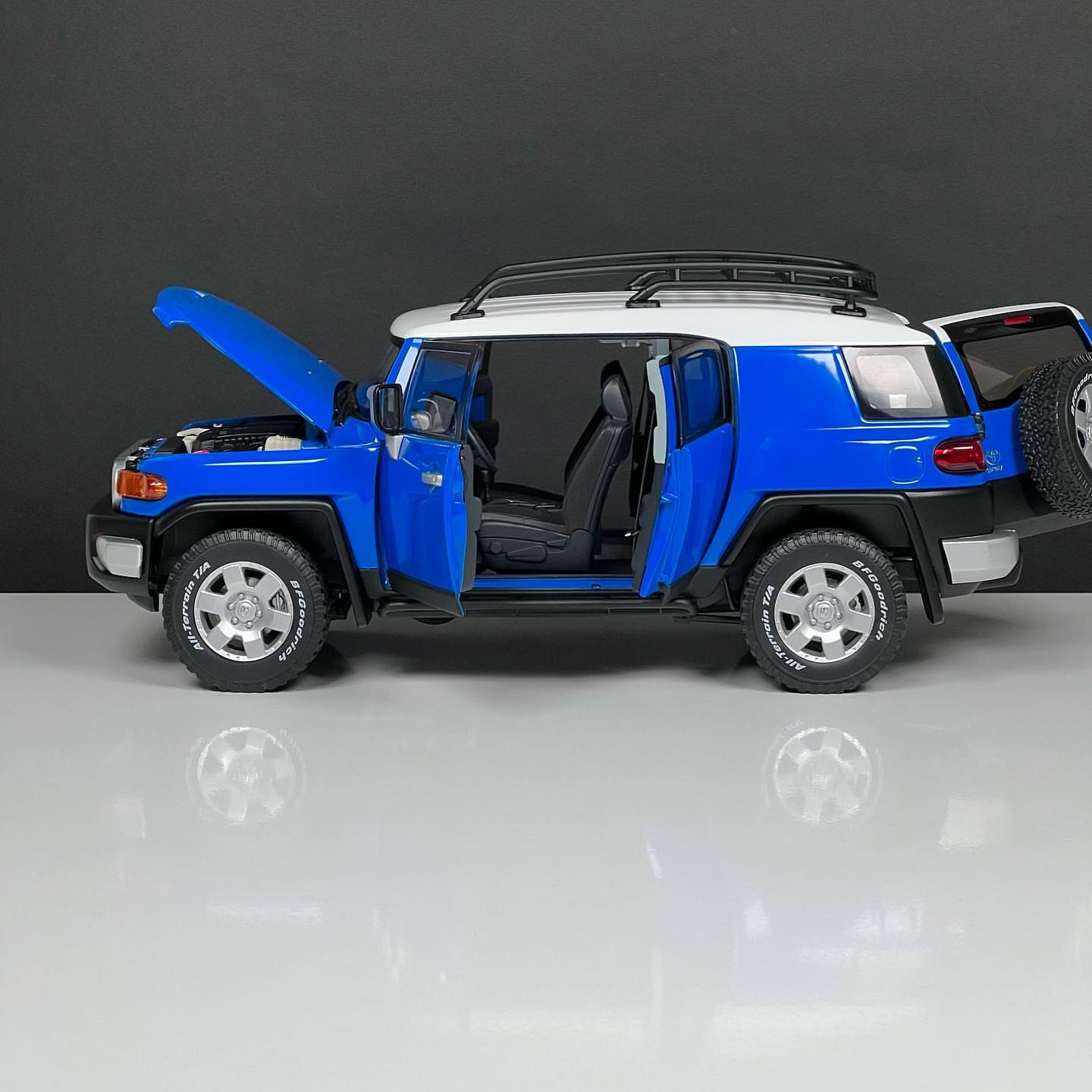 1/18 Diecast Toyota FJ Cruiser Silver by AUTOart Scale Model Car
SKU:Dturmandot_0891