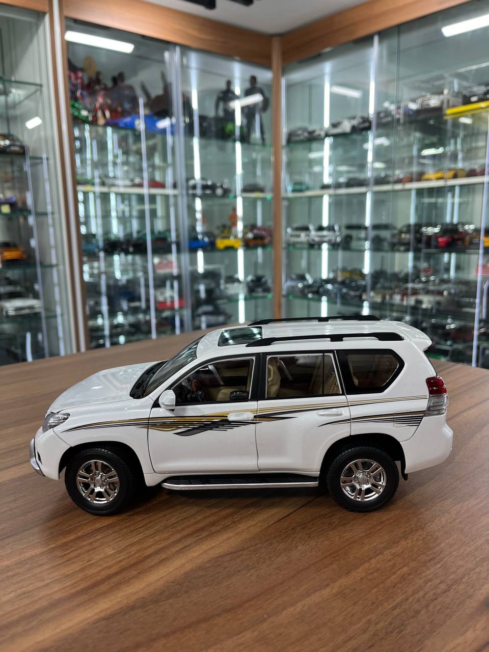 1/18 Diecast full opening Faw Toys Land Cruiser PRADO 2009 White