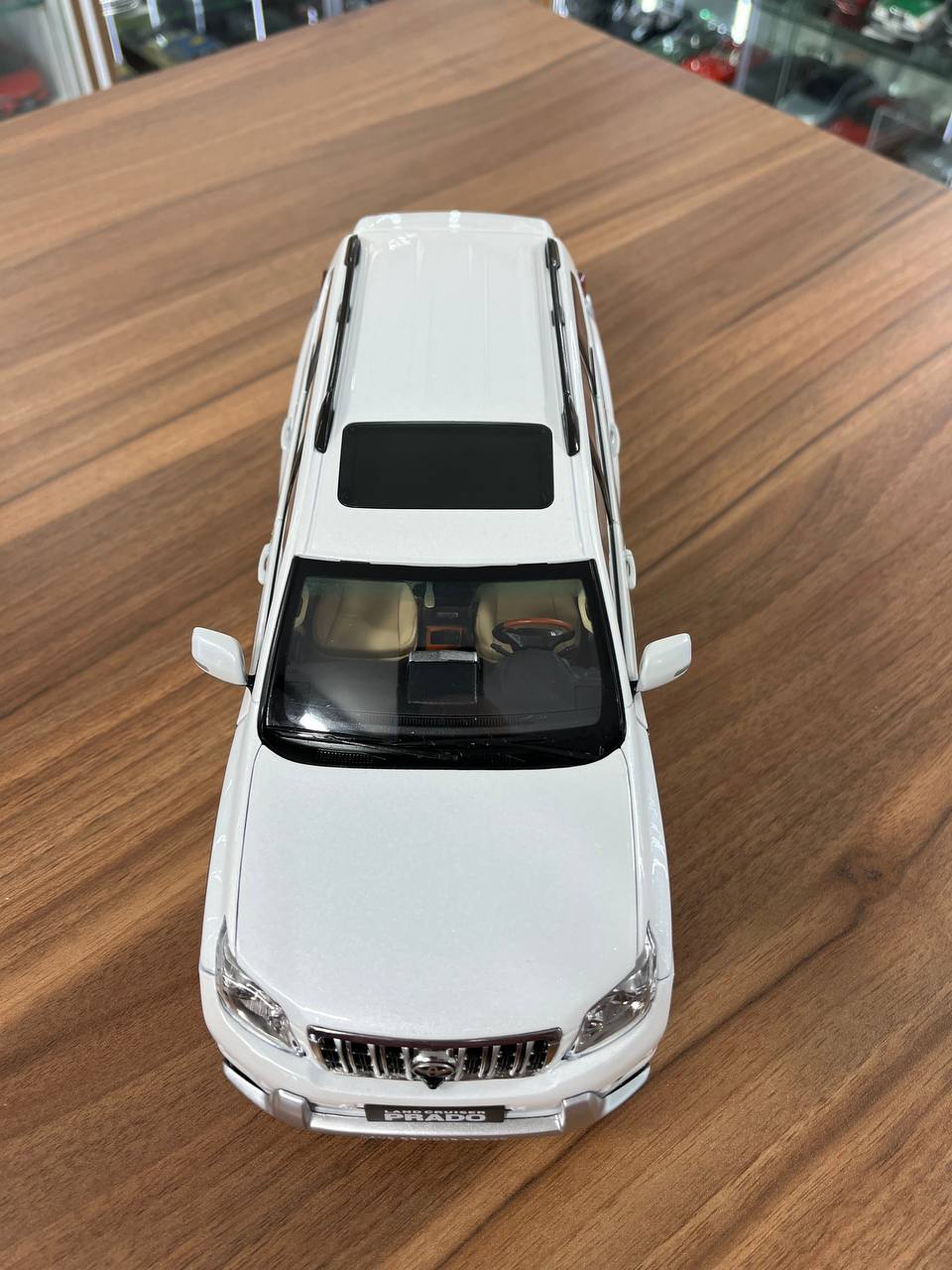 1/18 Diecast full opening Faw Toys Land Cruiser PRADO 2009 White